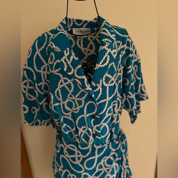 Vintage Diane Von Furstenberg Silk Blue and White wrap dress - Picture 7 of 9